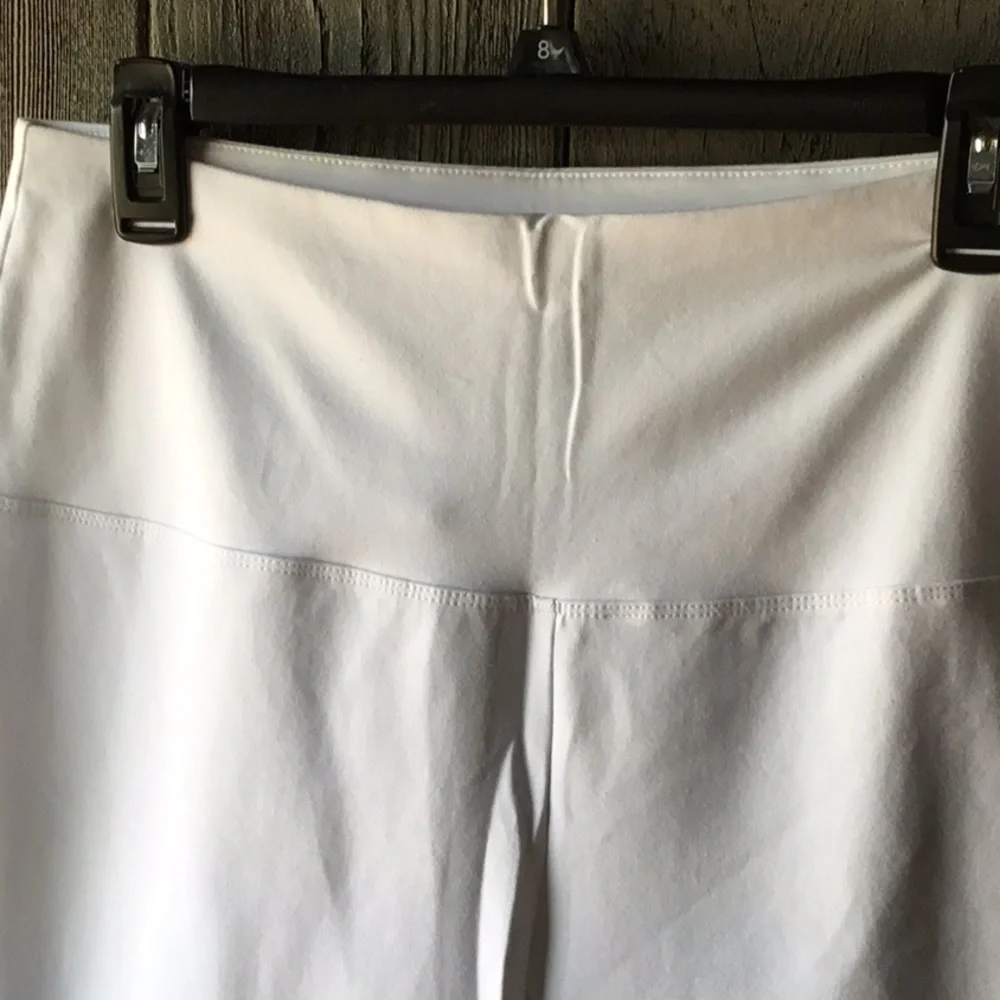 NWOT Chico’s Zenergy White Leggings - Picture 2 of 5